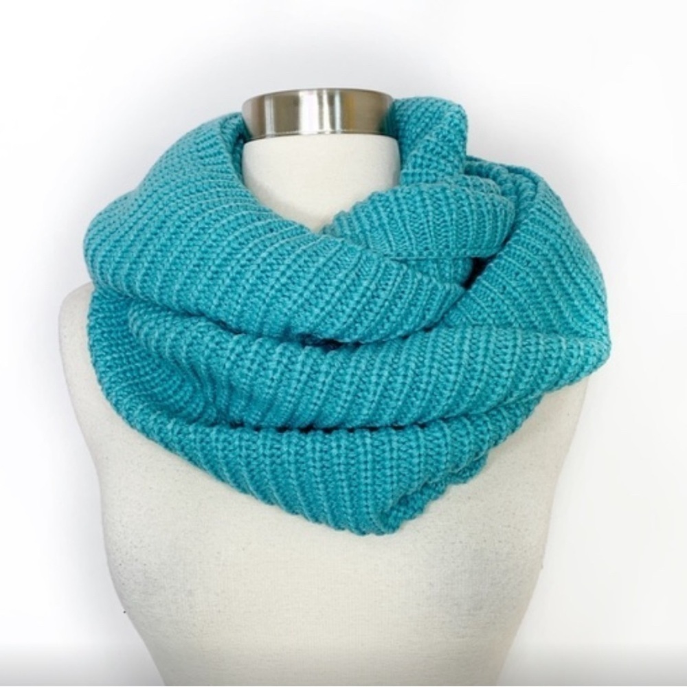 🚨Stitch Fix Octavia Alexa Rib Knit Infinity Scarf - Picture 4 of 8